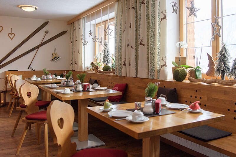 Breakfast room in the Hotel Garni Bacherhof in St Anton