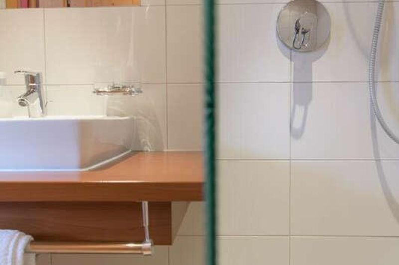 Shower in the double room in the Hotel Bacherhof