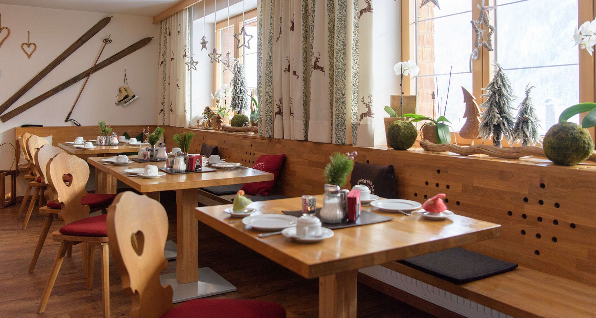 Frühstücksraum im Garni Bacherhof am Arlberg