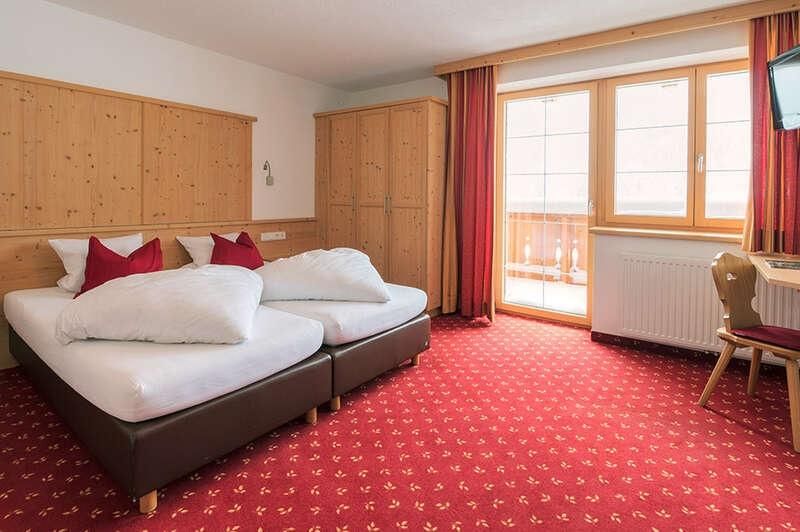 Doppelbettzimmer mit Balkon im Hotel Bacherhof
